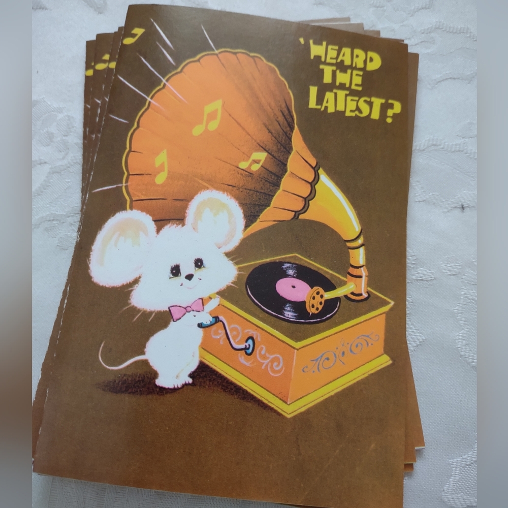 Vintage English Cards New York "Heard The Latest" Mouse With Bow And Gramophone